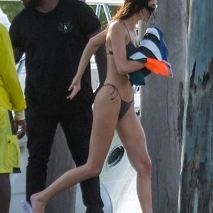 Celebrity Leaked Nude Photo Hailey Baldwin 094 pic