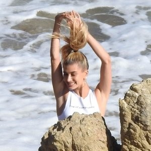 Naked celebrity picture Hailey Baldwin 132 pic