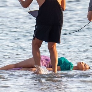 Free Nude Celeb Hailey Baldwin 034 pic