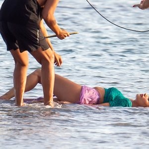Naked Celebrity Hailey Baldwin 035 pic