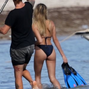 Free Nude Celeb Hailey Baldwin 023 pic