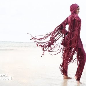 Famous Nude Halima Aden 038 pic