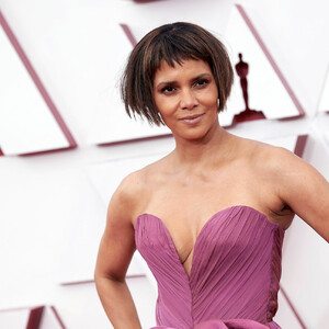 Naked Celebrity Pic Halle Berry 017 pic