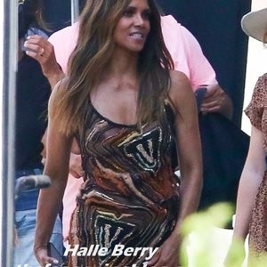 Famous Nude Halle Berry 007 pic