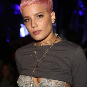 Free Nude Celeb Halsey 115 pic