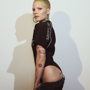 Celebrity Nude Pic Halsey 002 pic
