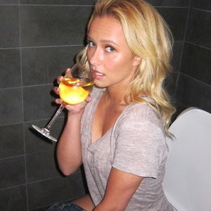 Celebrity Leaked Nude Photo Hayden Panettiere 002 pic