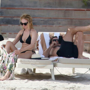 celeb nude Heather Graham 042 pic