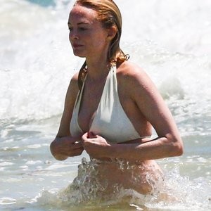 Famous Nude Heather Graham 010 pic