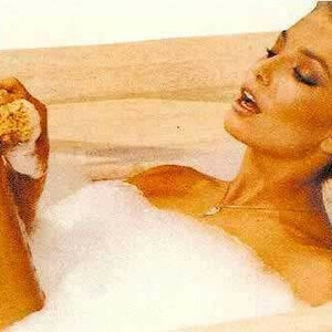 Free nude Celebrity Heather Thomas 105 pic