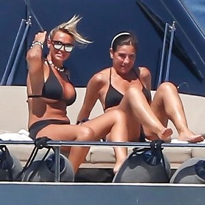Hot Lesbians Francesca Pascale & Paola Turci Go Topless in Sorrentina (60 Nude & Sexy Photos) – Leaked Nudes