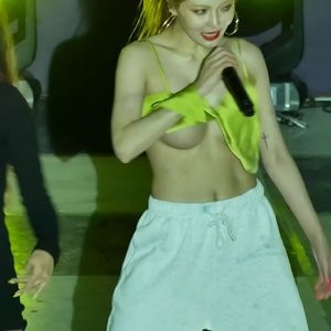 Celebrity Naked Hyuna 004 pic