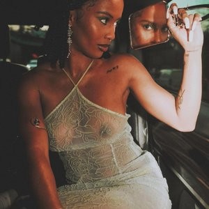 IAMDDB Flaunts Her Tits in Paris (7 Photos) - Leaked Nudes