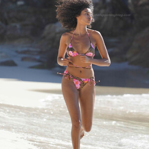 Naked Celebrity Pic Imaan Hammam 007 pic