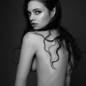 Famous Nude India Eisley 001 pic