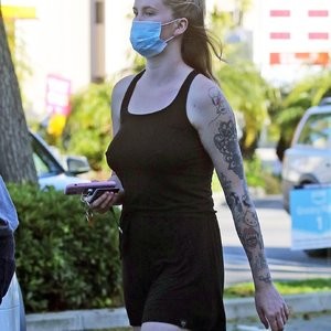 Ireland Baldwin & Corey Harper Wear Protective Masks While Shopping at Whole Foods (17 Photos) – Leaked Nudes