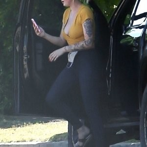 Ireland Baldwin Is Pictured Driving Around LA While Running Errands (8 Photos) – Leaked Nudes
