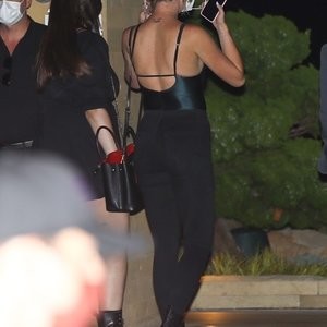 Ireland Baldwin Stuns as She Exits Nobu After Dinner with Friends (46 Photos) - Leaked Nudes