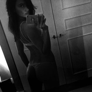 Irina Shayk Sexy (2 Pics) – Leaked Nudes