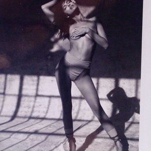 Irina Shayk Topless (3 Photos) - Leaked Nudes