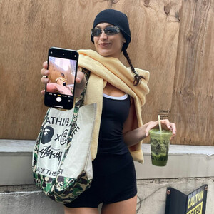 Celeb Naked Bella Hadid 004 pic