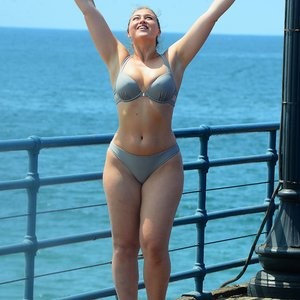 Famous Nude Iskra Lawrence 019 pic
