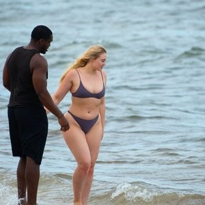 Famous Nude Iskra Lawrence 036 pic