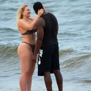 Famous Nude Iskra Lawrence 052 pic