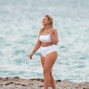 Celebrity Nude Pic Iskra Lawrence 007 pic