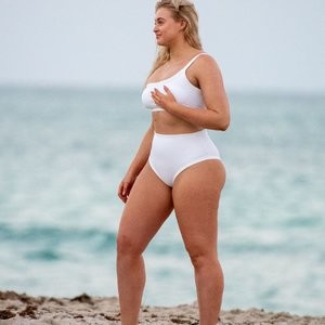 Naked Celebrity Iskra Lawrence 009 pic