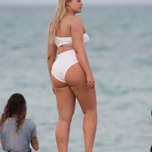 Celebrity Nude Pic Iskra Lawrence 015 pic