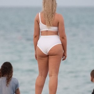 celeb nude Iskra Lawrence 016 pic