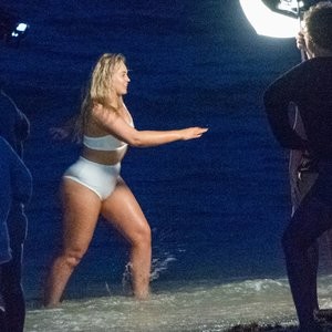 celeb nude Iskra Lawrence 035 pic