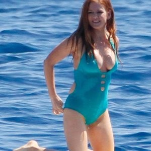 Isla Fisher in a Swimsuit (8 Photos) – Leaked Nudes