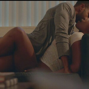 Famous Nude Issa Rae 022 pic