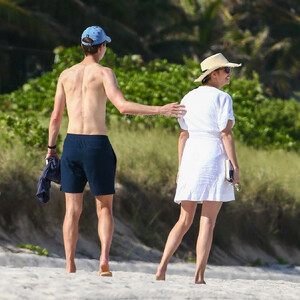 Ivanka Trump & Jared Kushner Enjoy a Romantic Walk on the Beach (75 Photos) - Leaked Nudes