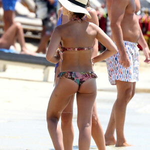 Free nude Celebrity Janette Manrara 017 pic