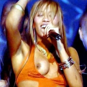 Javine Hylton Nipple Slip (1 Photo + GIF) – Leaked Nudes