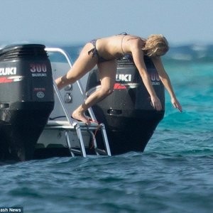 nude celebrities Jennifer Lawrence 019 pic