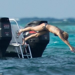 Naked Celebrity Jennifer Lawrence 022 pic