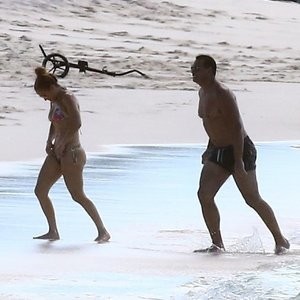 Naked Celebrity Jennifer Lopez 019 pic