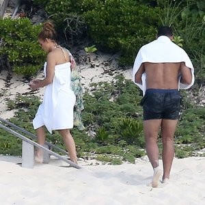 Celeb Naked Jennifer Lopez 049 pic