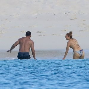 Celeb Naked Jennifer Lopez 057 pic