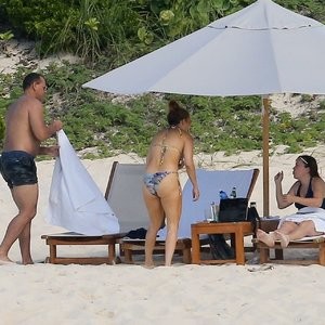 Famous Nude Jennifer Lopez 060 pic