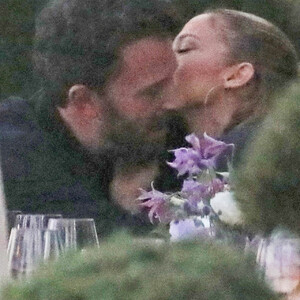 Jennifer Lopez Ben Affleck Show Love Isnt Lost As They Pack On The