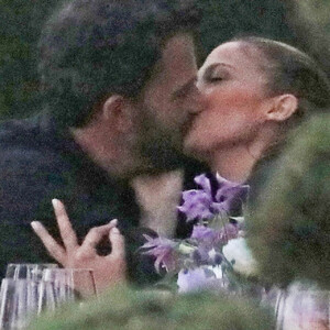 Jennifer Lopez Ben Affleck Show Love Isnt Lost As They Pack On The