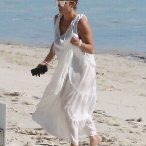 Celebrity Naked Jennifer Lopez 007 pic