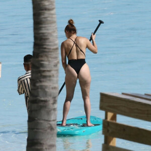 Free Nude Celeb Jennifer Lopez 043 pic