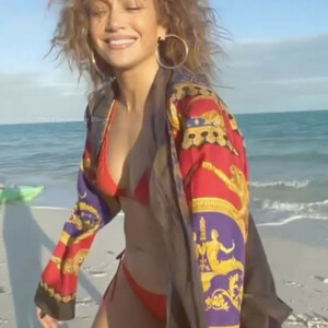 Famous Nude Jennifer Lopez 011 pic