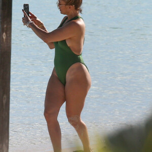 nude celebrities Jennifer Lopez 010 pic
